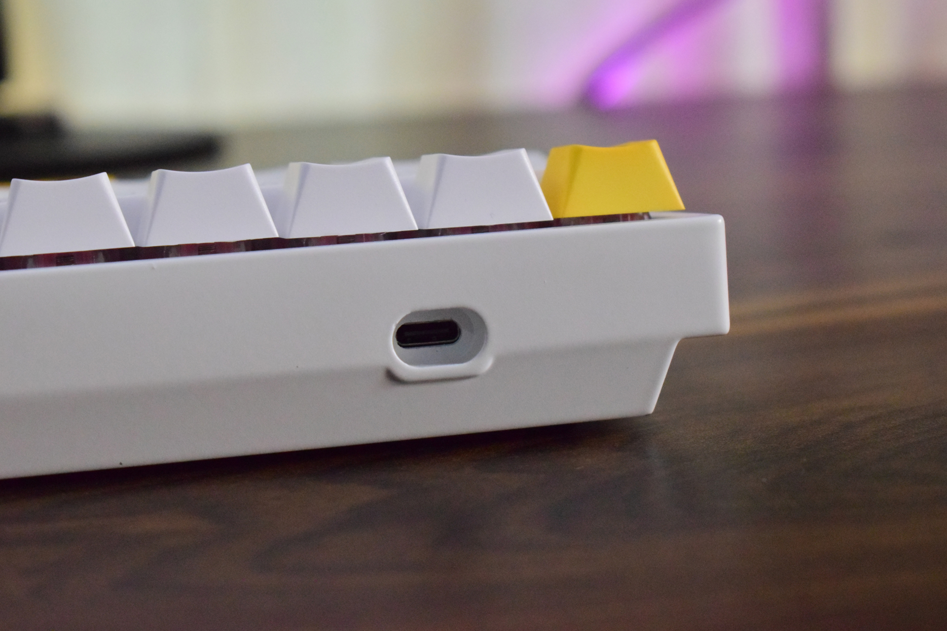 Syntech Chronos G-68: Компактна магнітна клавіатура, що вражає 13