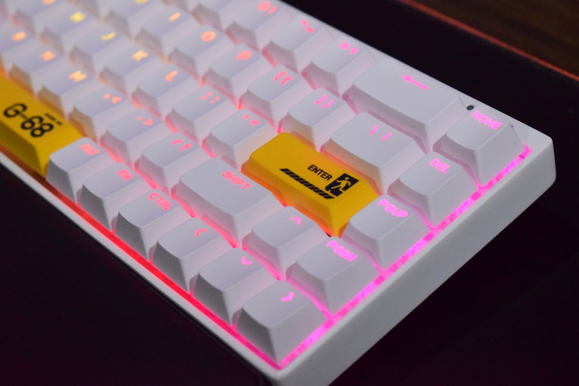 Syntech Chronos G-68: Компактна магнітна клавіатура, що вражає 24