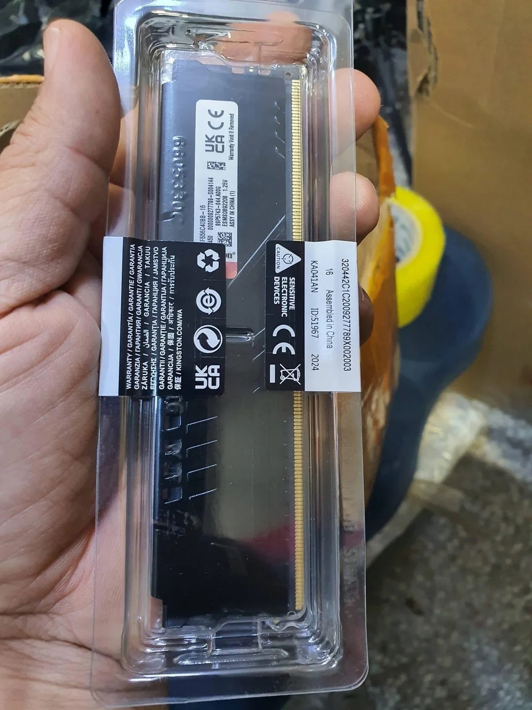 Розпакуй удачу: 40 модулів DDR5 на $7000 з паль палет Amazon за $100 4