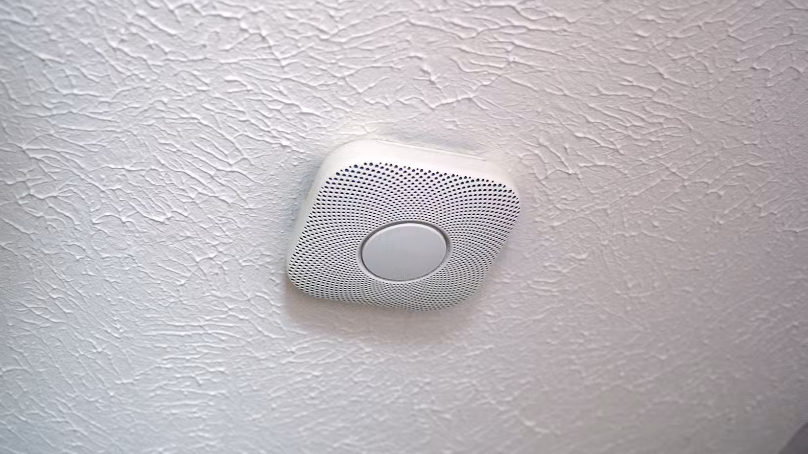 5 ключових смарт-пристроїв безпеки для дому, окрім камер 5