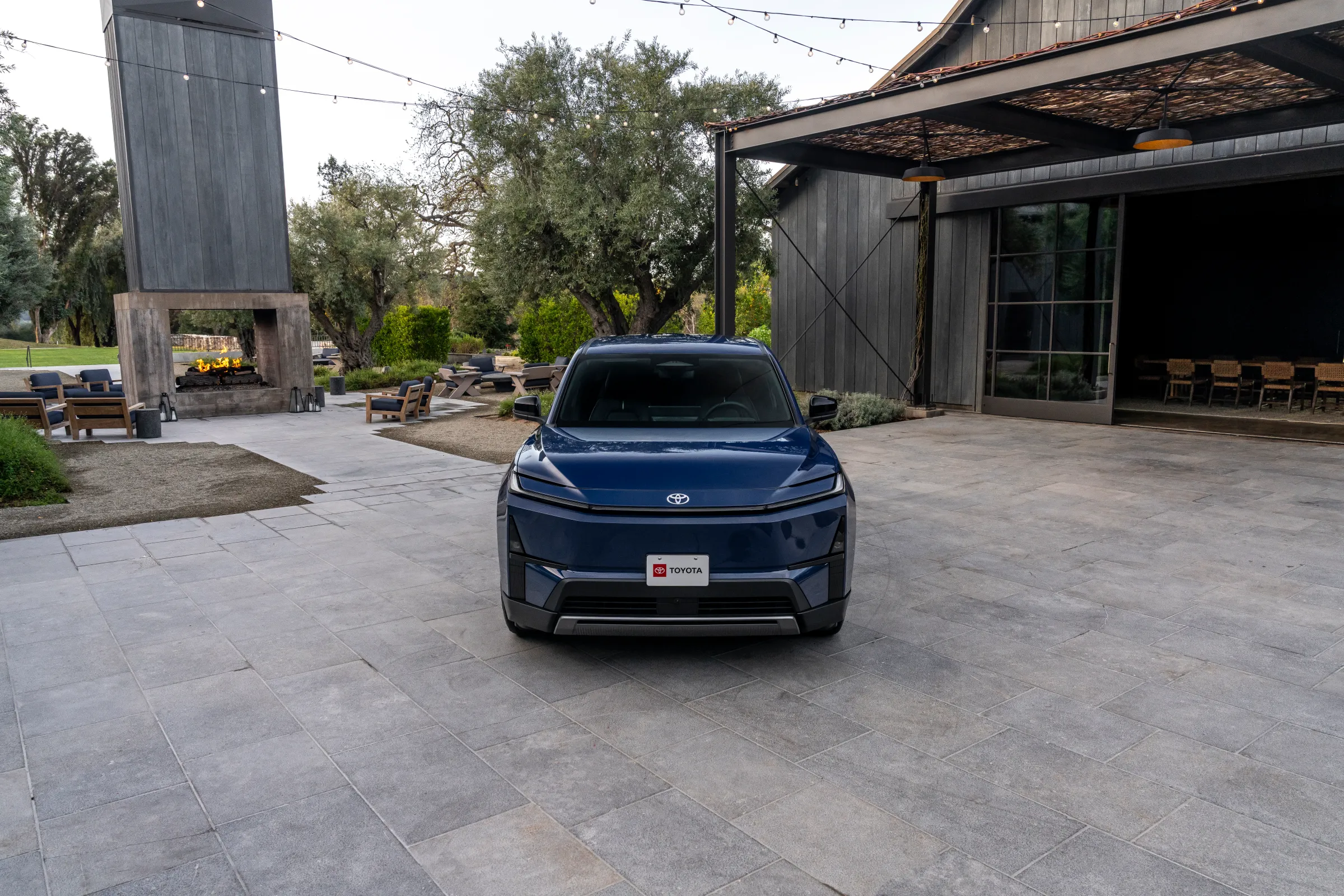 Toyota Highlander: Електричний кросовер з трьома рядами сидінь та запасом ходу 320 миль вже тут 23