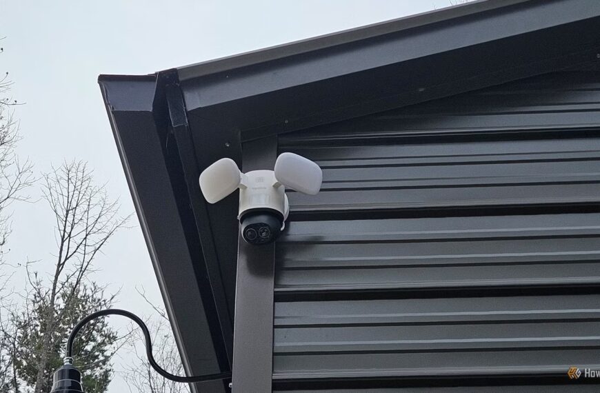 Reolink TrackFlex Floodlight Wi-Fi: Потужна камера з прожектором без прихованих платежів