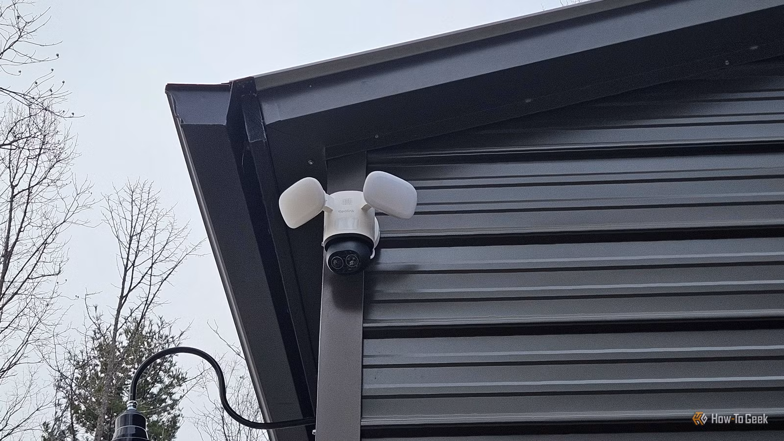 Reolink TrackFlex Floodlight Wi-Fi: Потужна камера з прожектором без прихованих платежів 1