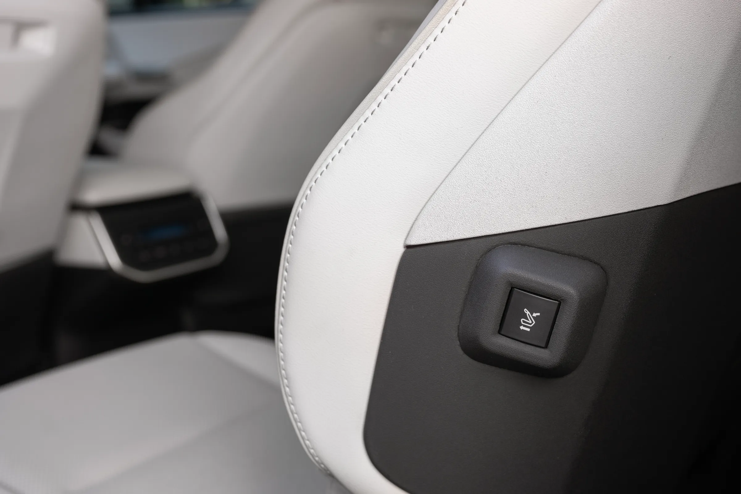 Toyota Highlander: Електричний кросовер з трьома рядами сидінь та запасом ходу 320 миль вже тут 32