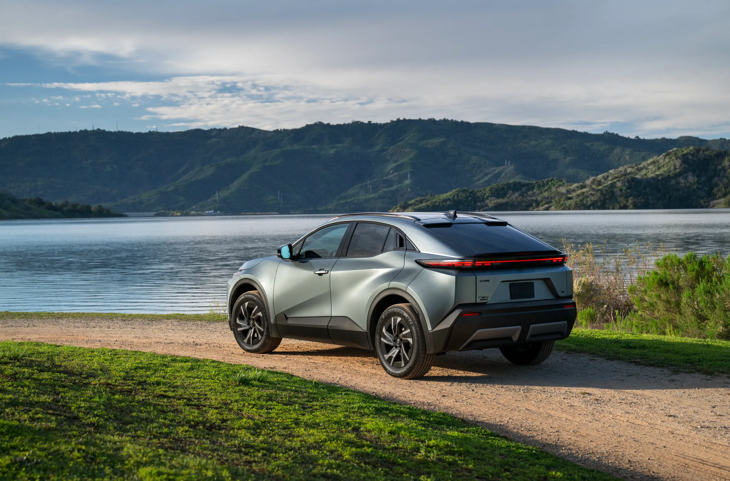 Toyota C-HR EV: дізнайтеся ціну старту електрохетчбека від $38 135 2