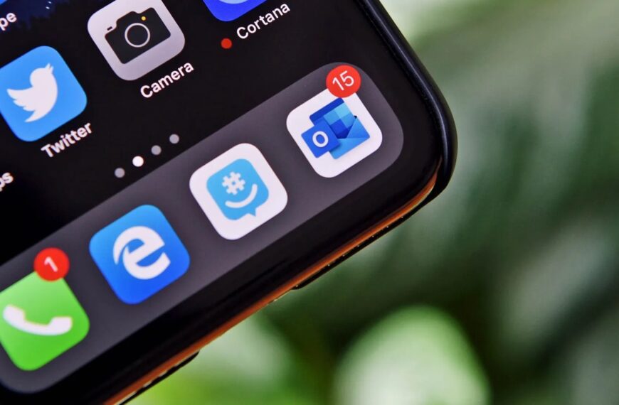 Microsoft Outlook рекламує заборонені Steam-акаунти: нова помилка сервісу