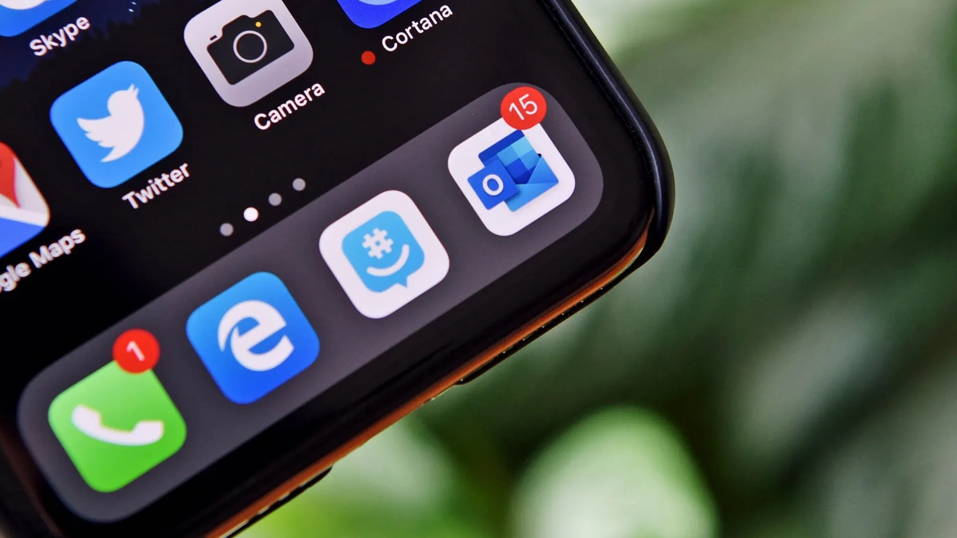 Microsoft Outlook рекламує заборонені Steam-акаунти: нова помилка сервісу 1