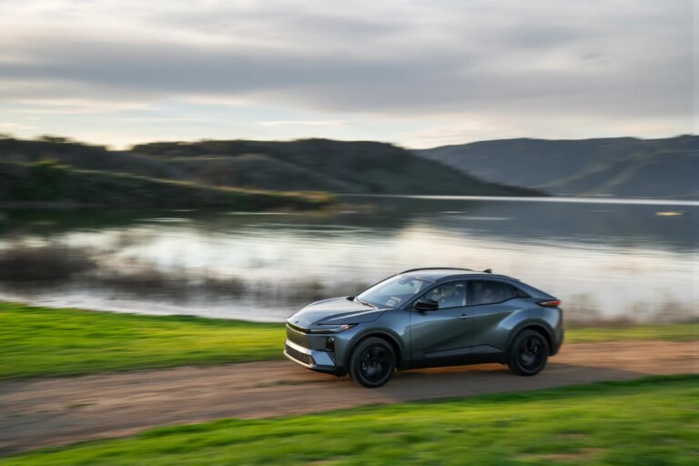 Toyota C-HR EV: дізнайтеся ціну старту електрохетчбека від $38 135 16