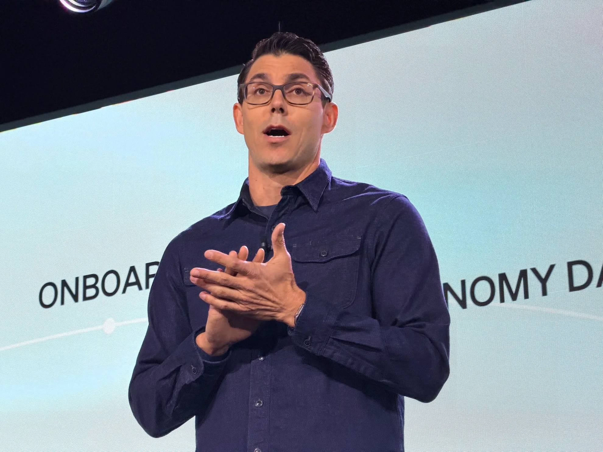 Rivian-стартап Mind Robotics залучив $500 млн на розвиток своїх AI-роботів для промисловості 1