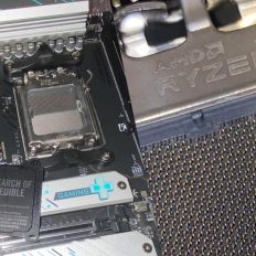 AMD обмежує PCIe-лінії в нових процесорах Ryzen AI 400 для настільних ПК 8