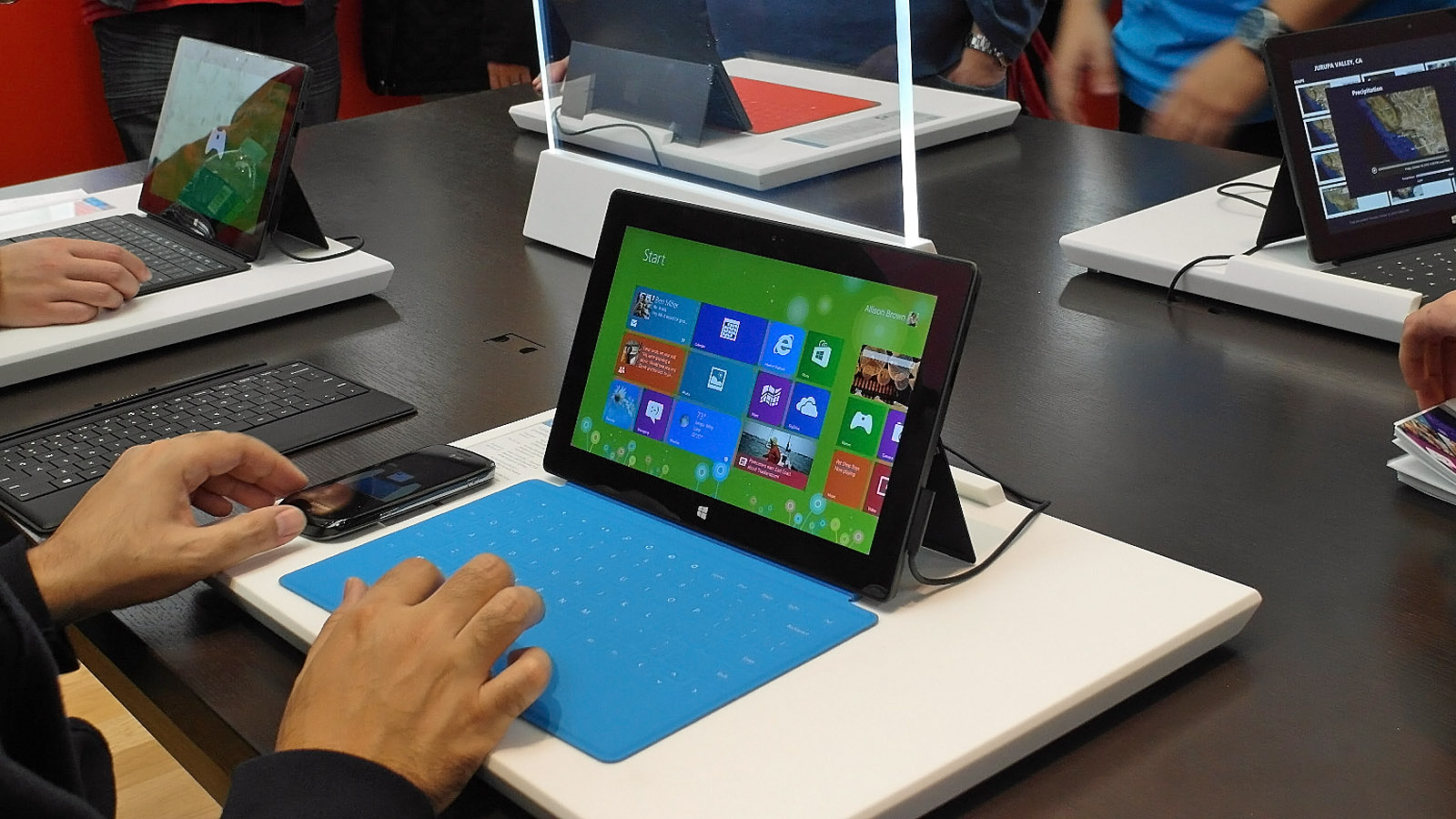 Колишній очільник Windows: MacBook Neo — революційний комп'ютер, а Surface провалився через поспіх 2