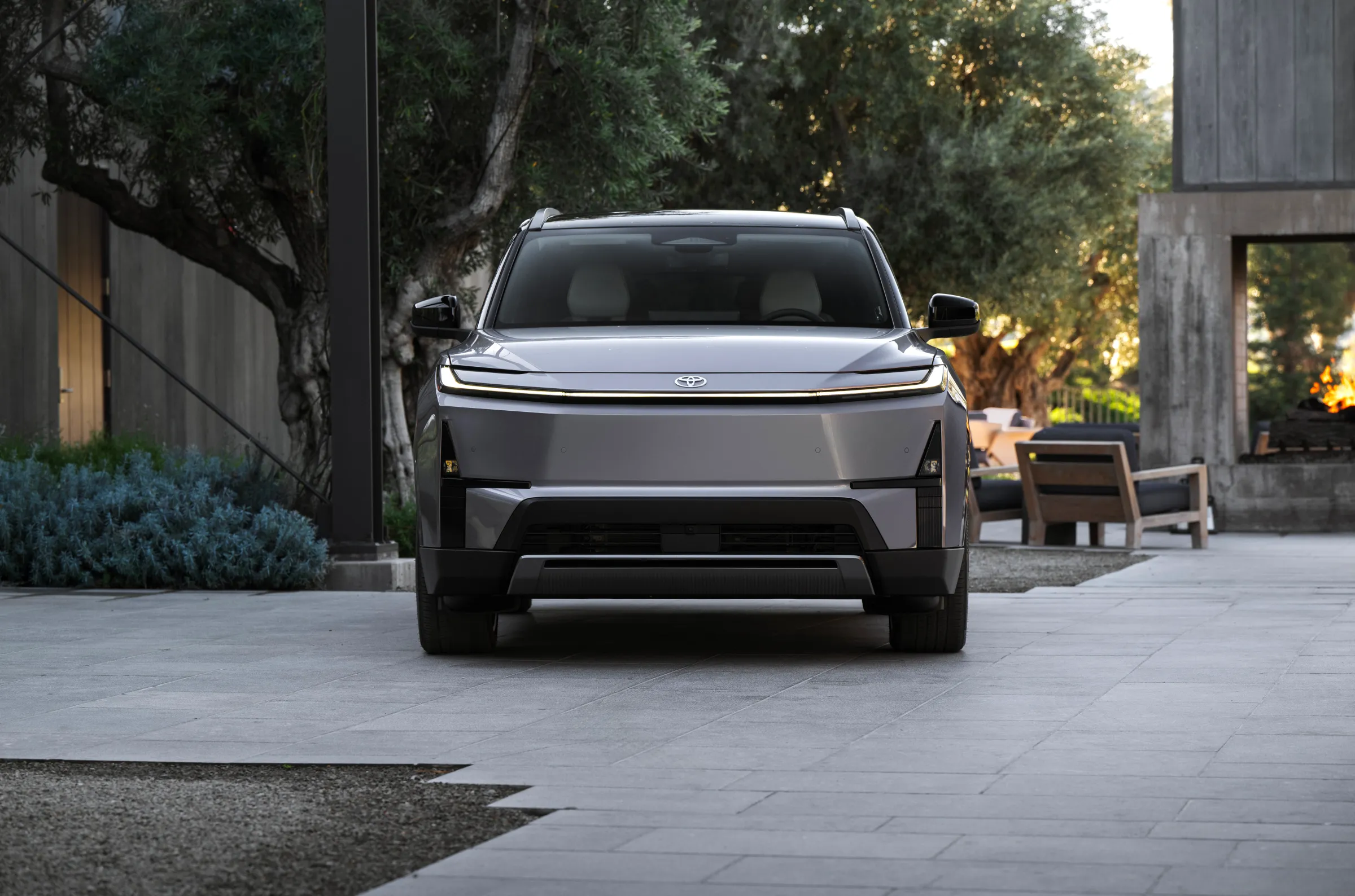 Toyota Highlander: Електричний кросовер з трьома рядами сидінь та запасом ходу 320 миль вже тут 14