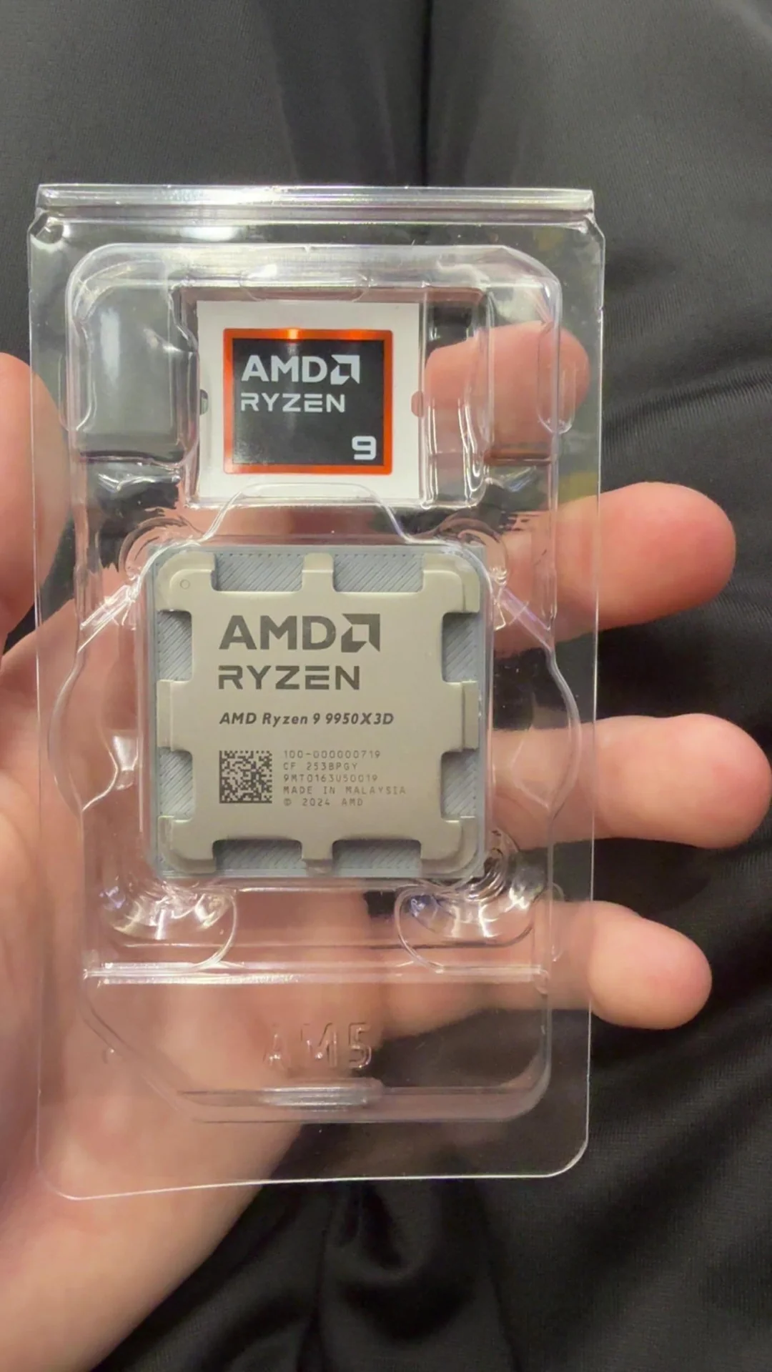 Виявили порожнечу: користувач купив Ryzen 9 9950X3D на Amazon, а процесора під кришкою не було 2