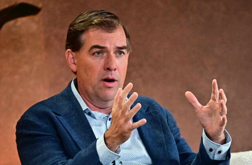 Головна 8 Голова AWS розкрив, чому мільярдні інвестиції в Anthropic та OpenAI — це…