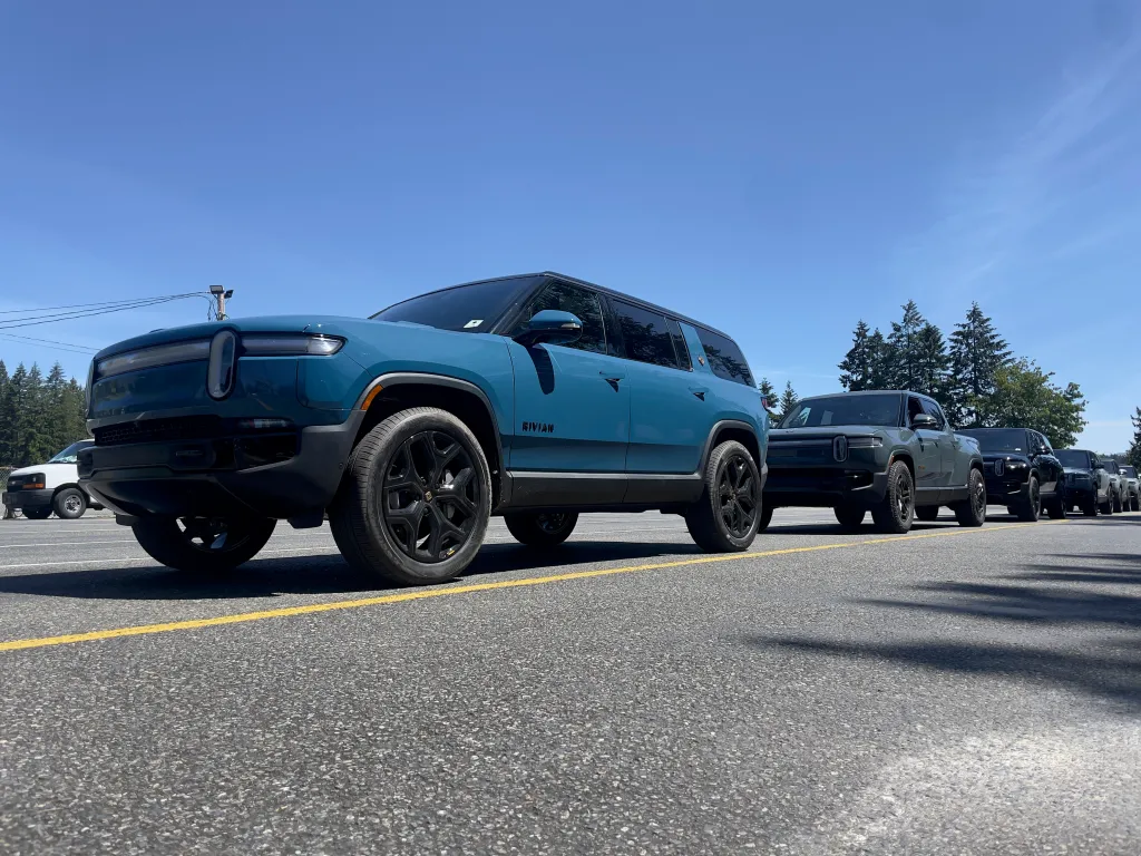 Rivian перевіряють через відмови задньої підвіски на моделях R1 1