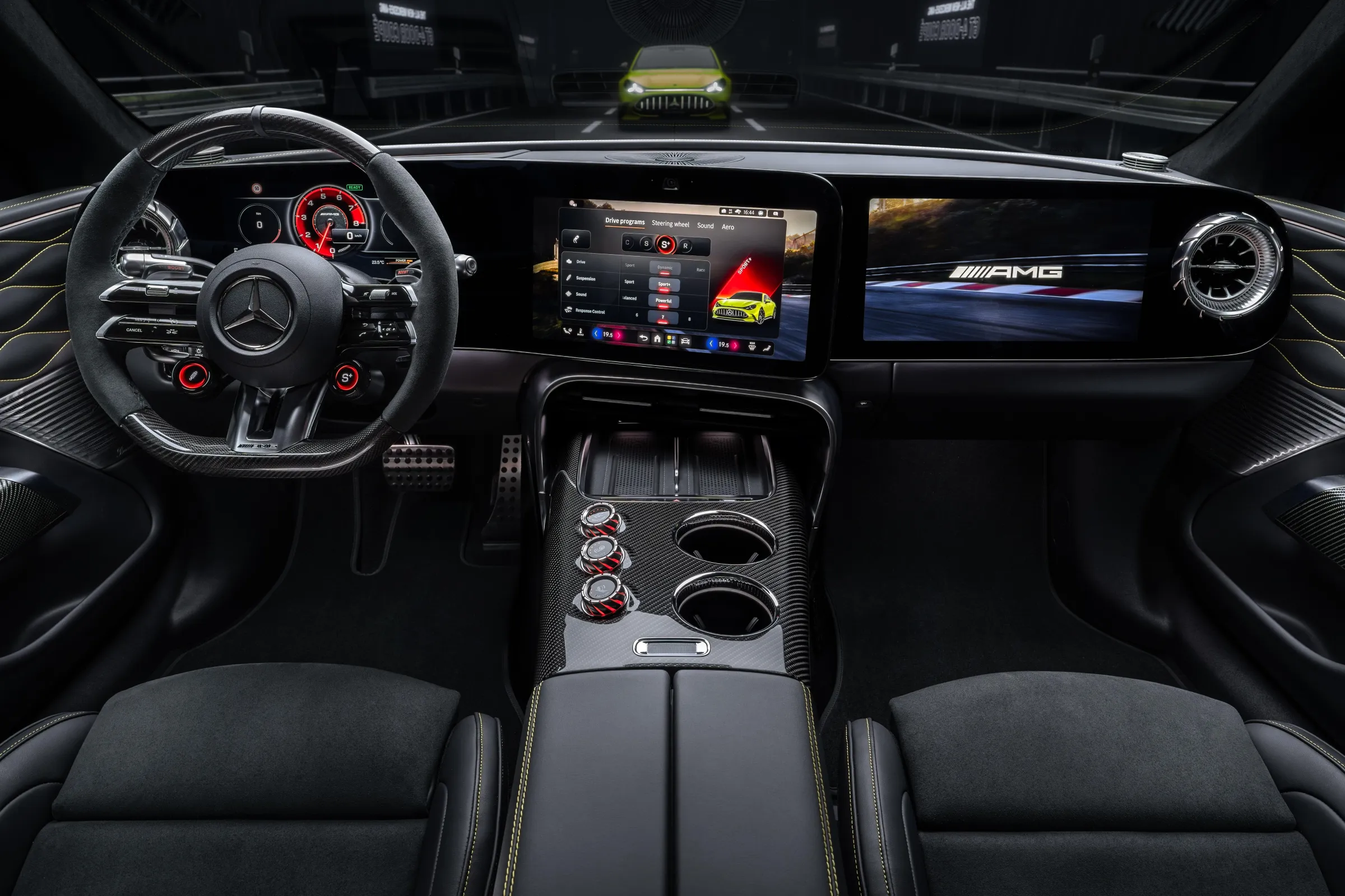 Mercedes-AMG GT 4-Door: Вибухове прискорення до 100 км/год за 2 секунди 4 Mercedes-AMG GT 4-Door: Вибухове прискорення до 100 км/год за 2 секунди 4