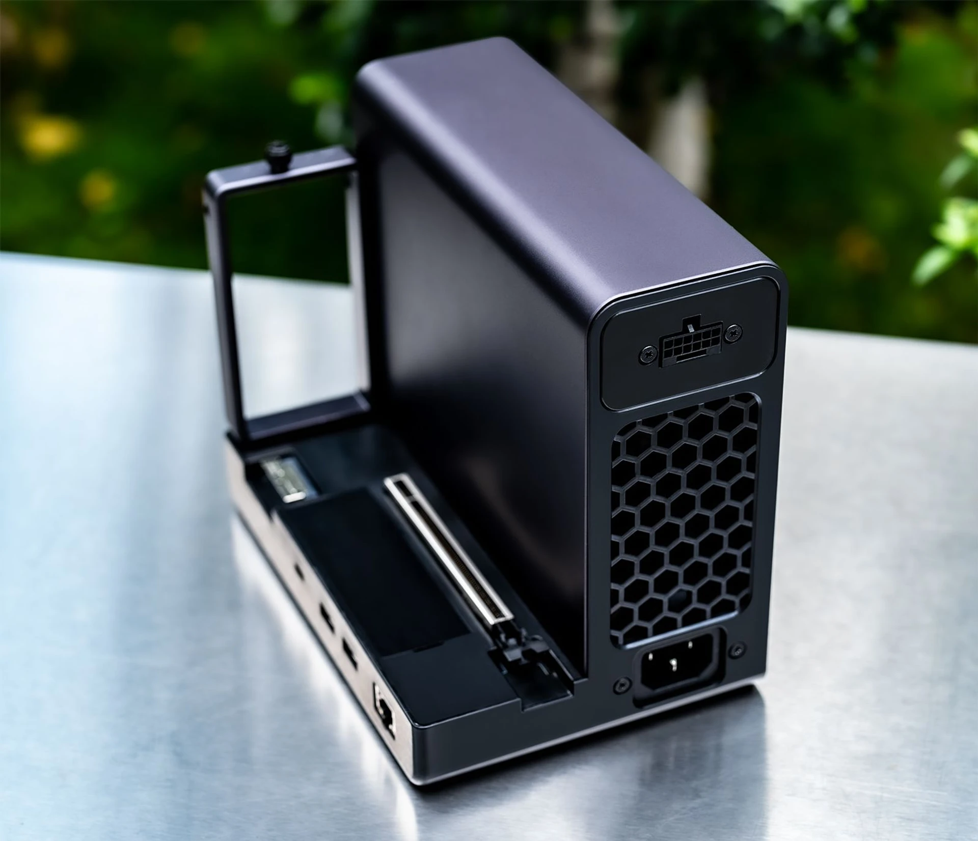 GPD представила док-станцію OCuLink для міні-ПК з PCIe 4.0 x8 4