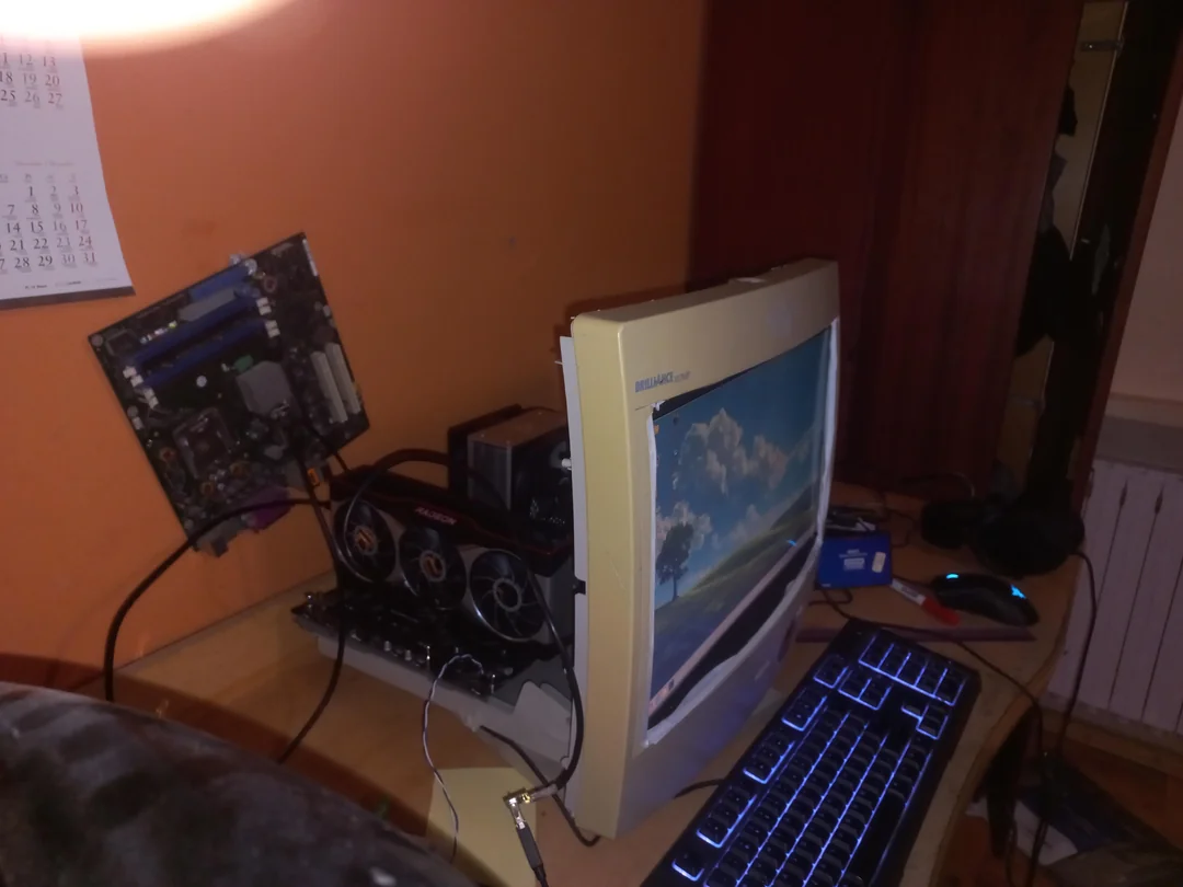 Моддер перетворив зламаний CRT телевізор на потужний 1440p Ryzen комп'ютер з RX 6900 XT 3