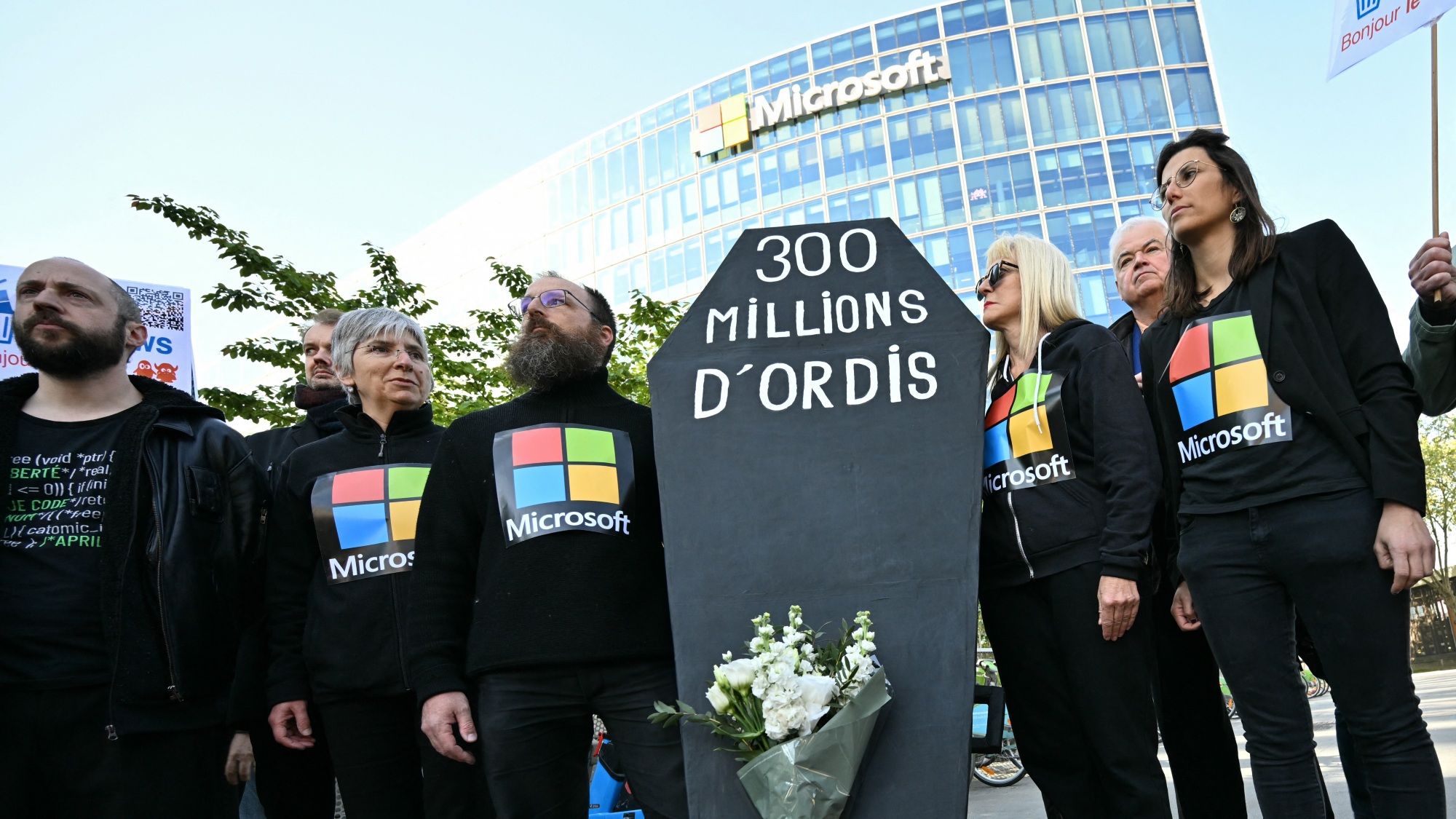Франція прощається з Windows 10: похорон, прокльони "свідомої застарілості" 1