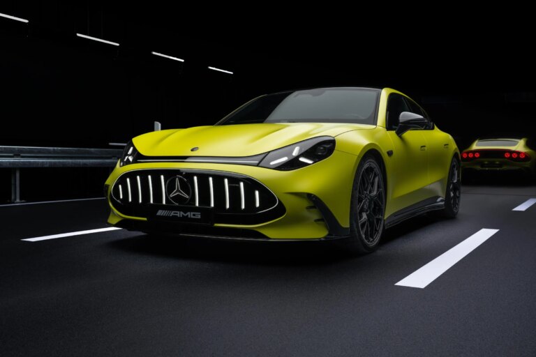 Mercedes-AMG GT 4-Door: Вибухове прискорення до 100 км/год за 2 секунди 9 Mercedes-AMG GT 4-Door: Вибухове прискорення до 100 км/год за 2 секунди 9