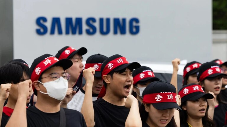 Samsung: 45 тисяч працівників готуються до найбільшого страйку в історії виробництва чипів 13 Samsung: 45 тисяч працівників готуються до найбільшого страйку в історії виробництва чипів 13