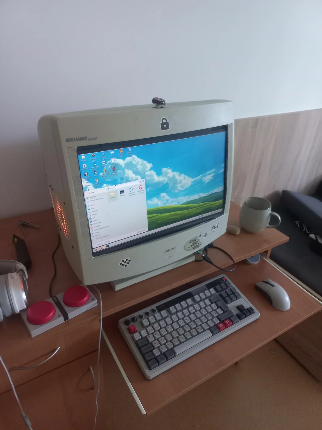 Моддер перетворив зламаний CRT телевізор на потужний 1440p Ryzen комп'ютер з RX 6900 XT 5