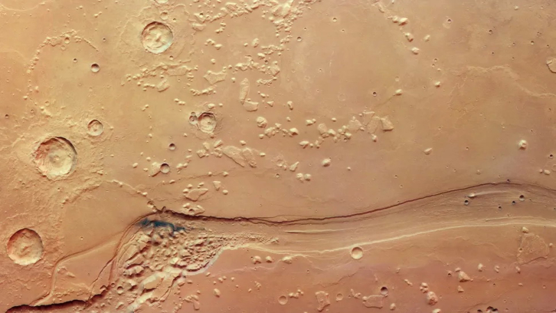  Зображення, отримане з космічного апарату Mars Express Європейського космічного агентства, показує частину долини Шальбатана, великого каналу в екваторіальній області Марса. Джерело зображення: ESA/DLR/FU Berlin 