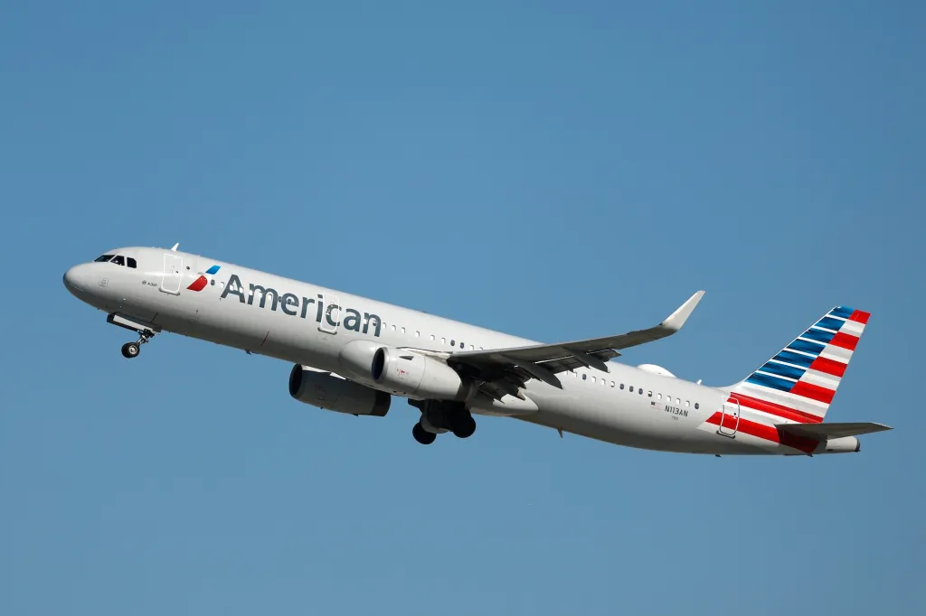 Starlink від SpaceX здобув контракт American Airlines: крок до IPO? 1 Starlink від SpaceX здобув контракт American Airlines: крок до IPO? 1