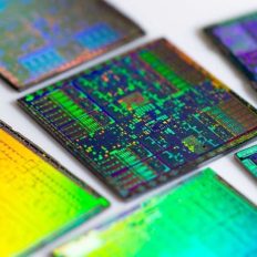 Samsung програє гонку смартфонів-трансформерів: Galaxy Z Fold 8 випереджає iPhone Fold, але чи варто це? 5