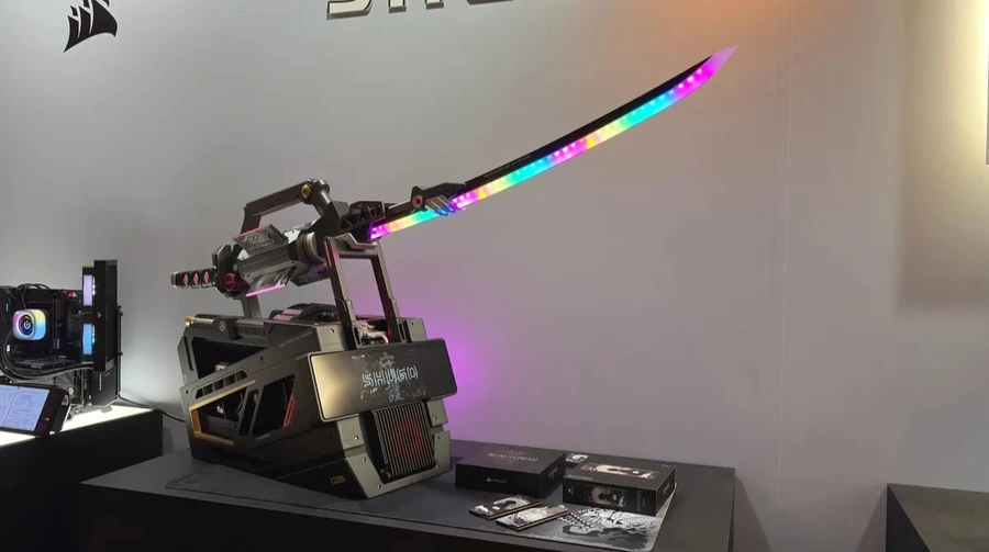 Corsair демонструє ПК з оперативною пам’яттю та вбудованим самурайським мечем 1