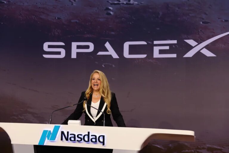 SpaceX та Tesla: Президент SpaceX натякнула на можливе об'єднання компаній 1