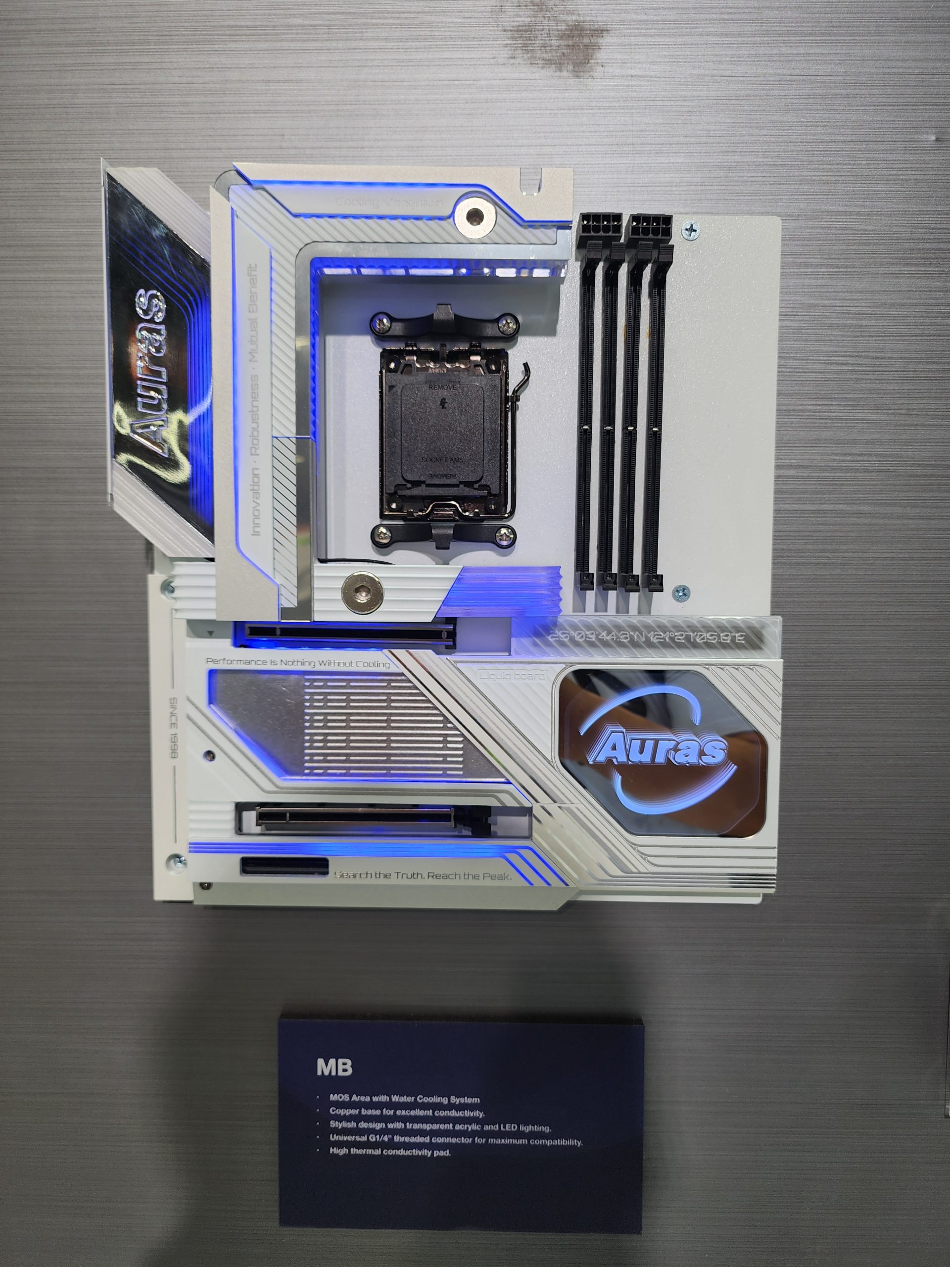 Виробник охолодження ставить на 1000W GPU: монстр з двома 360мм AIO натякає на майбутнє RTX-карт NVIDIA 19 Виробник охолодження ставить на 1000W GPU: монстр з двома 360мм AIO натякає на майбутнє RTX-карт NVIDIA 19