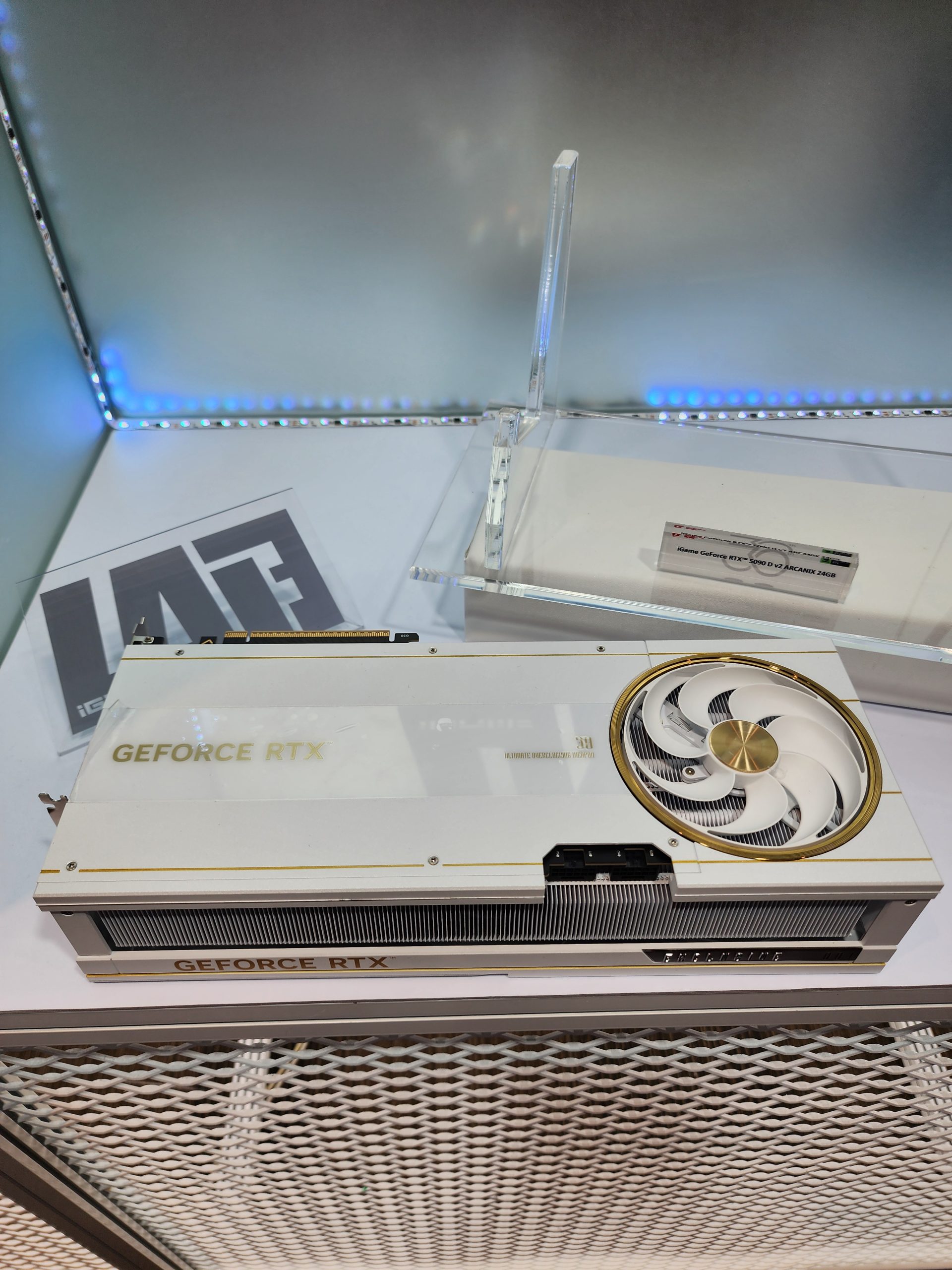 Colorful спростовує чутки про заборону RTX 5090 D v2, презентує Arcanix з двома 16-піновими роз'ємами та плату Vulcan White з заводським розгоном 7 Colorful спростовує чутки про заборону RTX 5090 D v2, презентує Arcanix з двома 16-піновими роз'ємами та плату Vulcan White з заводським розгоном 7
