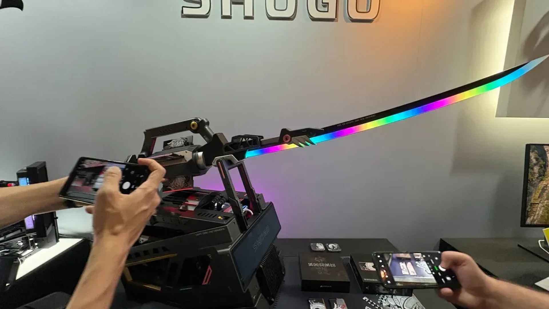 Corsair демонструє ПК з оперативною пам’яттю та вбудованим самурайським мечем 2