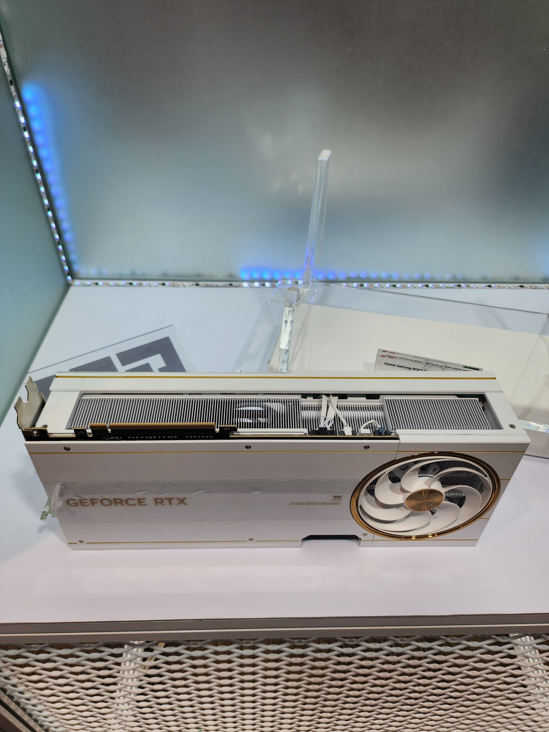 Colorful спростовує чутки про заборону RTX 5090 D v2, презентує Arcanix з двома 16-піновими роз'ємами та плату Vulcan White з заводським розгоном 9 Colorful спростовує чутки про заборону RTX 5090 D v2, презентує Arcanix з двома 16-піновими роз'ємами та плату Vulcan White з заводським розгоном 9
