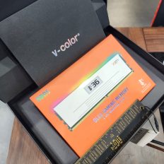 IQUNIX оживляє "Привида в обладунках" з новою версією EV63 та демонструє клавіатуру EC75 з ефектом Холла 9