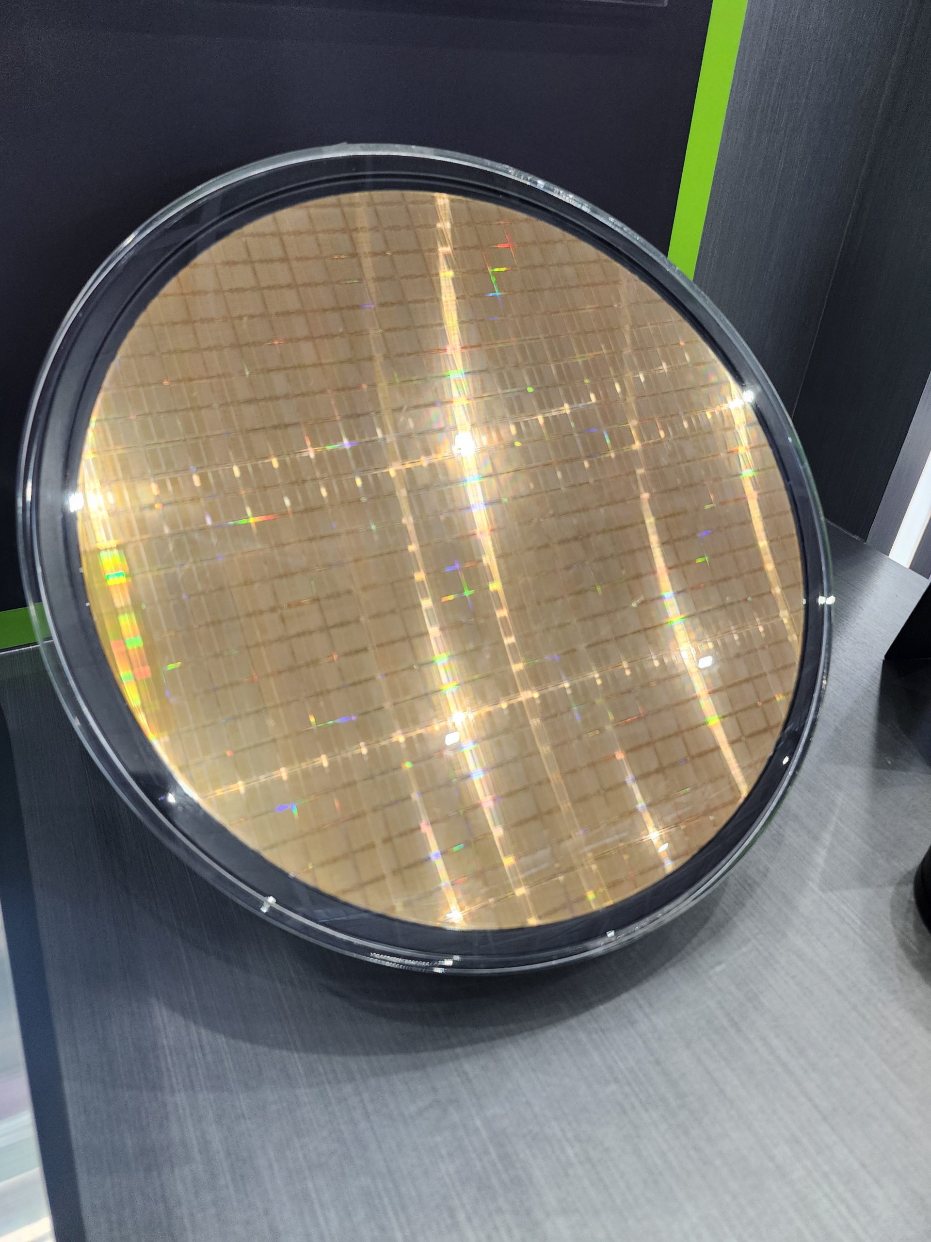 Samsung демонструє HBM5 з новою технологією "Heat Block Path", відповідаючи на інновації SK Hynix 3