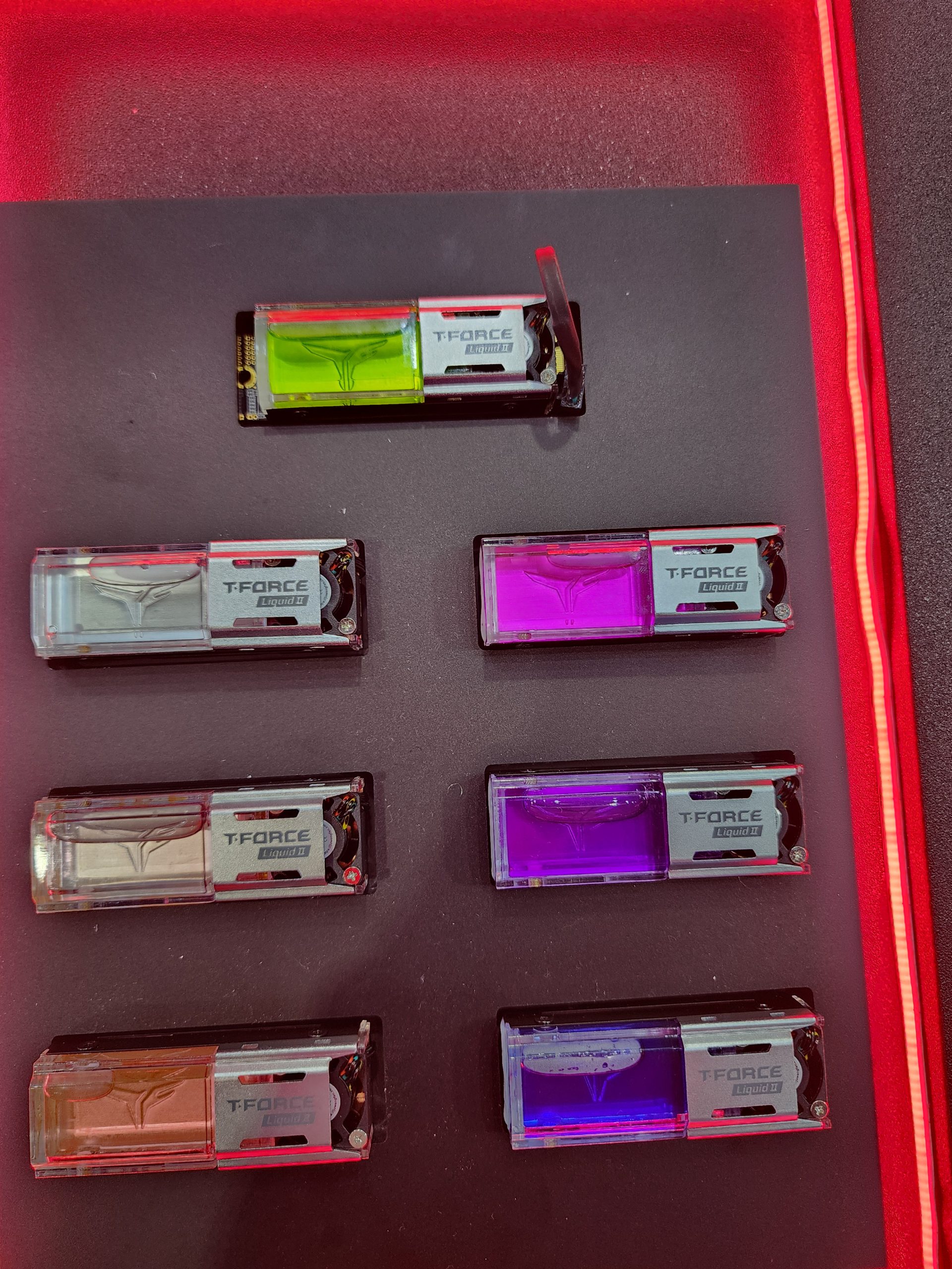 Teamgroup презентує карбонові DDR5 та SSD, дерев'яний дизайн і CUDIMM на 128 ГБ 24 Teamgroup презентує карбонові DDR5 та SSD, дерев'яний дизайн і CUDIMM на 128 ГБ 24