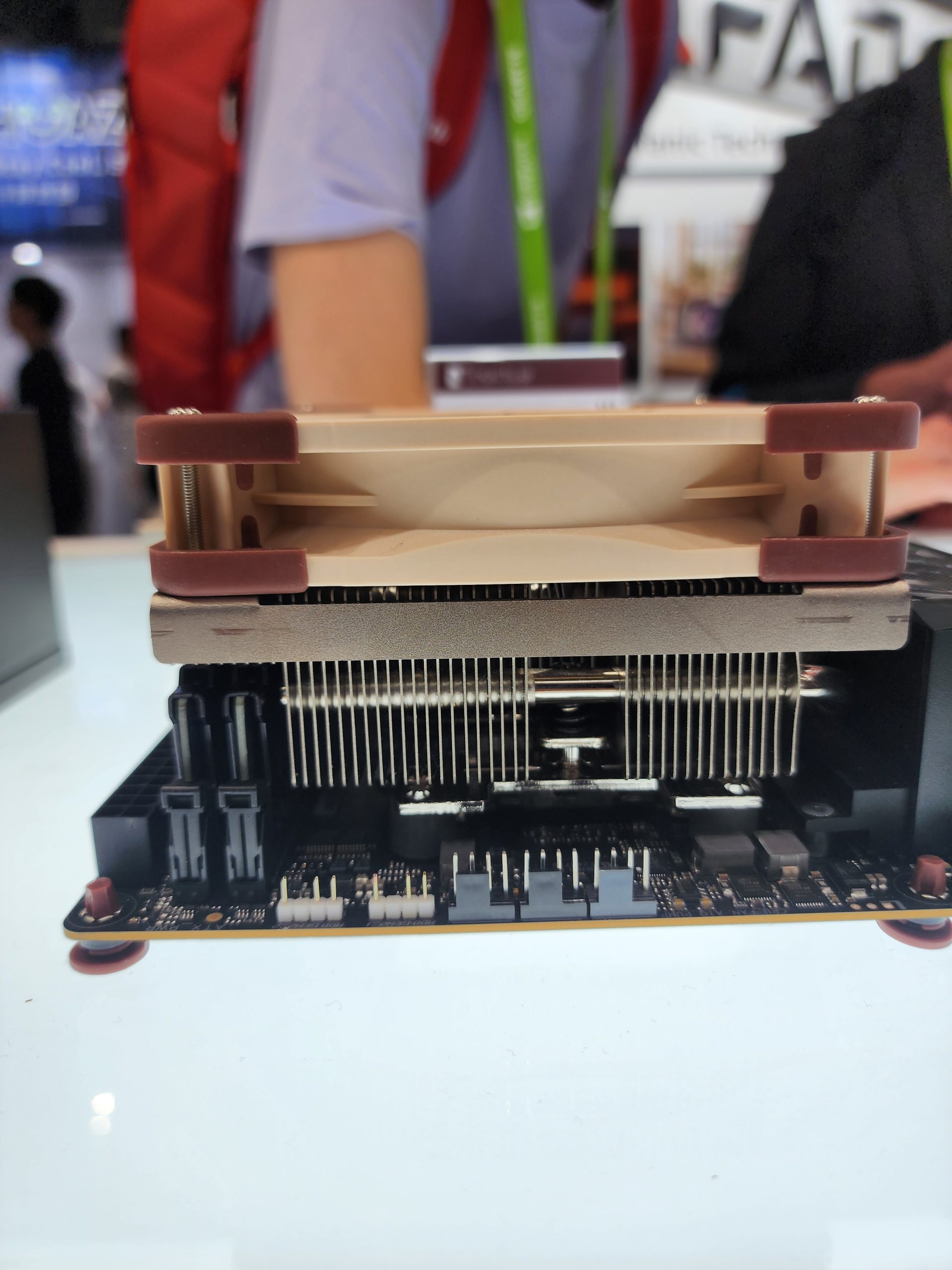Noctua ламає традиції: перші AIO-водянки від €219, нові радіатори та блоки живлення PRIME TX з OptiGuard 13 Noctua ламає традиції: перші AIO-водянки від €219, нові радіатори та блоки живлення PRIME TX з OptiGuard 13