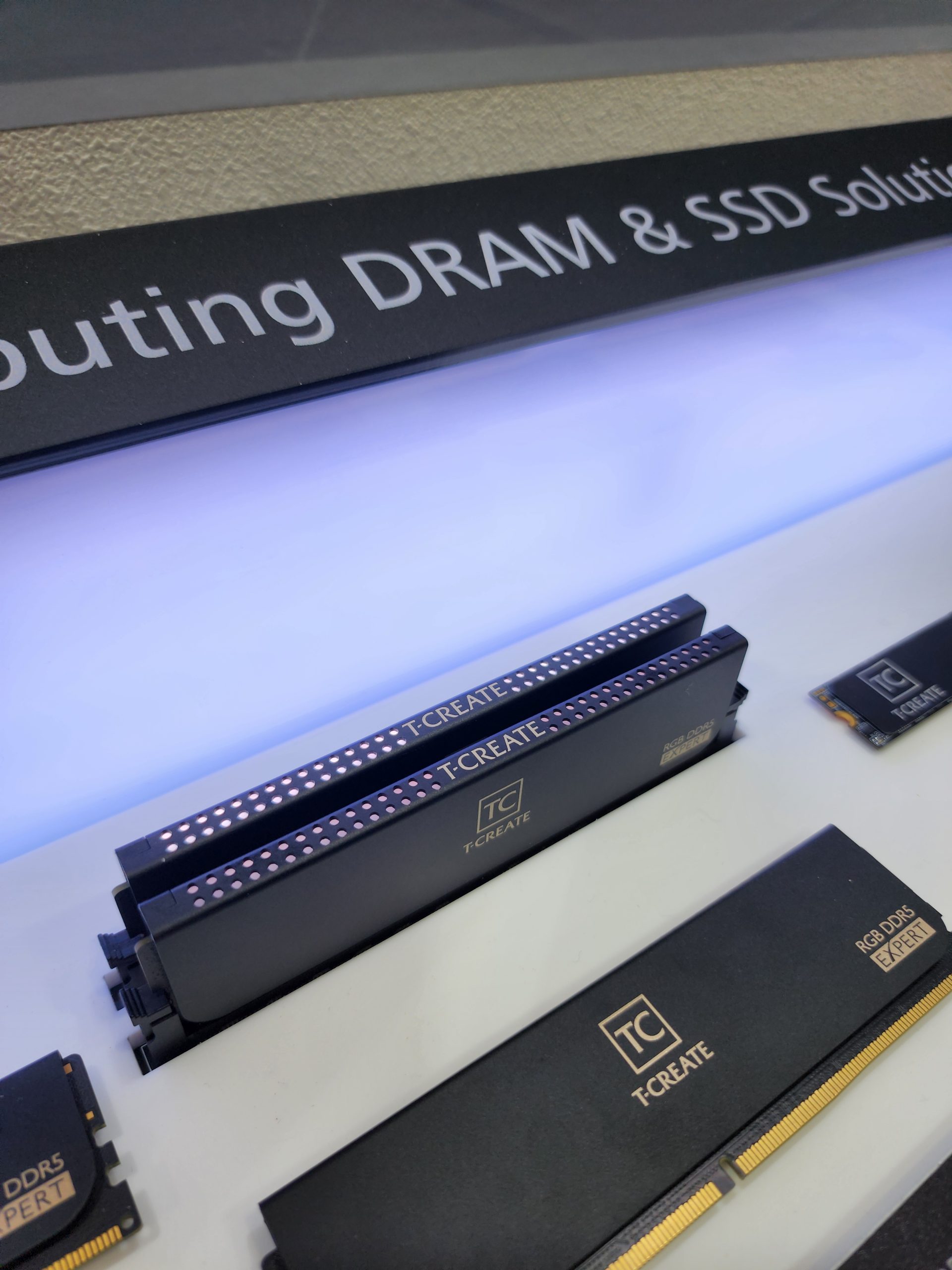 Teamgroup презентує карбонові DDR5 та SSD, дерев'яний дизайн і CUDIMM на 128 ГБ 13 Teamgroup презентує карбонові DDR5 та SSD, дерев'яний дизайн і CUDIMM на 128 ГБ 13