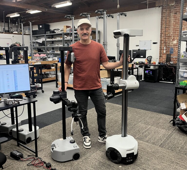 Чи готова Кремнієва долина заселити наші оселі роботами? "Hello Robot" — так! 47