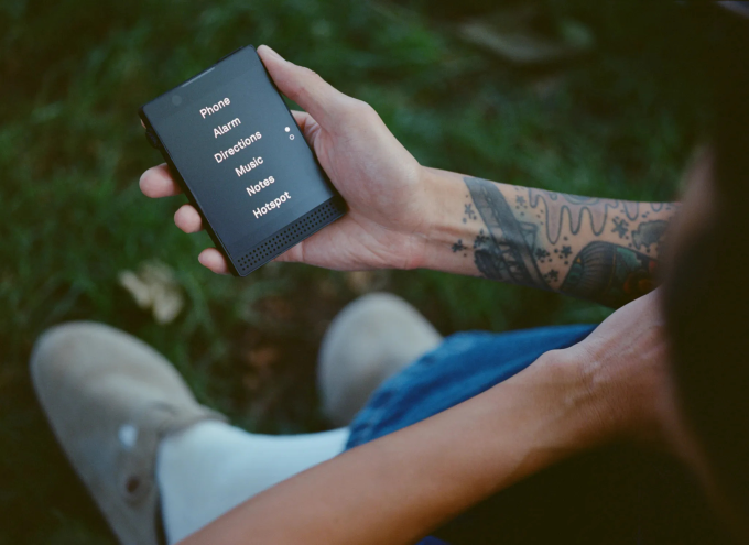 Смартфони викрали нашу увагу: як повільні технології повертають її 3