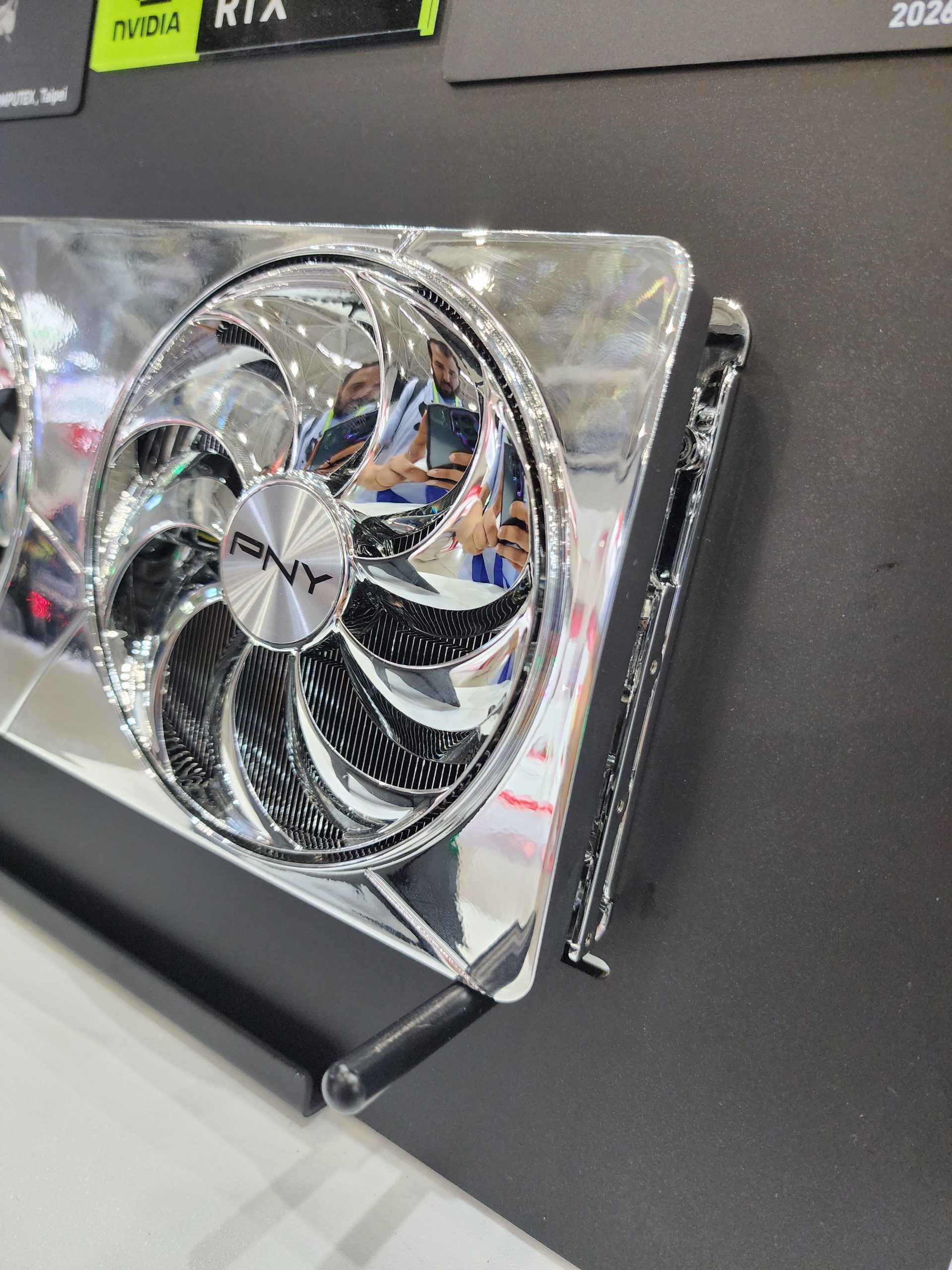 PNY створює RTX 5080 з суцільного металу: унікальний ексклюзив з алюмінієвими лезами 5