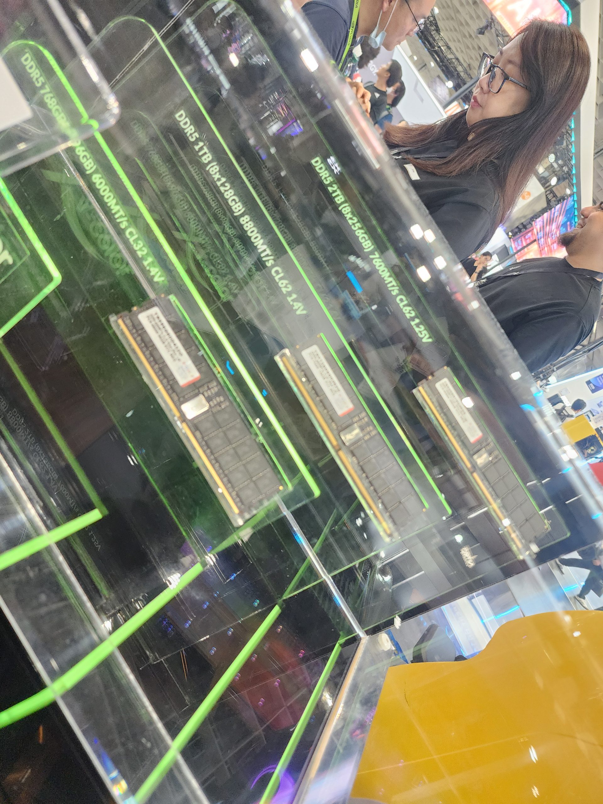 V-Color розширює межі DDR5: 2 ТБ з новими MRDIMM та оновлений OLED-застосунок з низьким профілем EXPO ULL 11 V-Color розширює межі DDR5: 2 ТБ з новими MRDIMM та оновлений OLED-застосунок з низьким профілем EXPO ULL 11