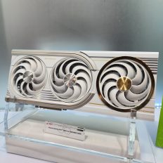 PNY створює RTX 5080 з суцільного металу: унікальний ексклюзив з алюмінієвими лезами 10