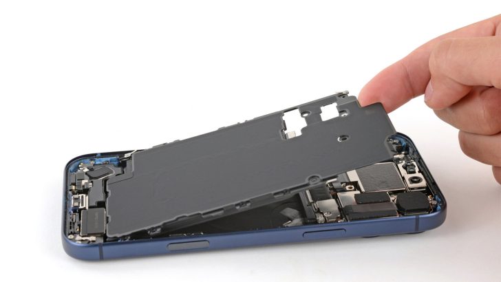 Apple глузує з конкурентів: чому iPhone 18 Pro обійшовся без гігантського акумулятора