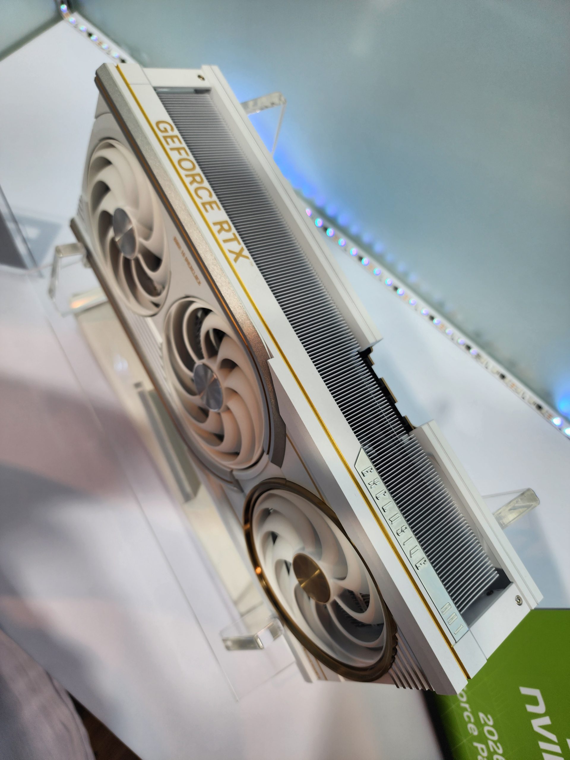 Colorful спростовує чутки про заборону RTX 5090 D v2, презентує Arcanix з двома 16-піновими роз'ємами та плату Vulcan White з заводським розгоном 5 Colorful спростовує чутки про заборону RTX 5090 D v2, презентує Arcanix з двома 16-піновими роз'ємами та плату Vulcan White з заводським розгоном 5