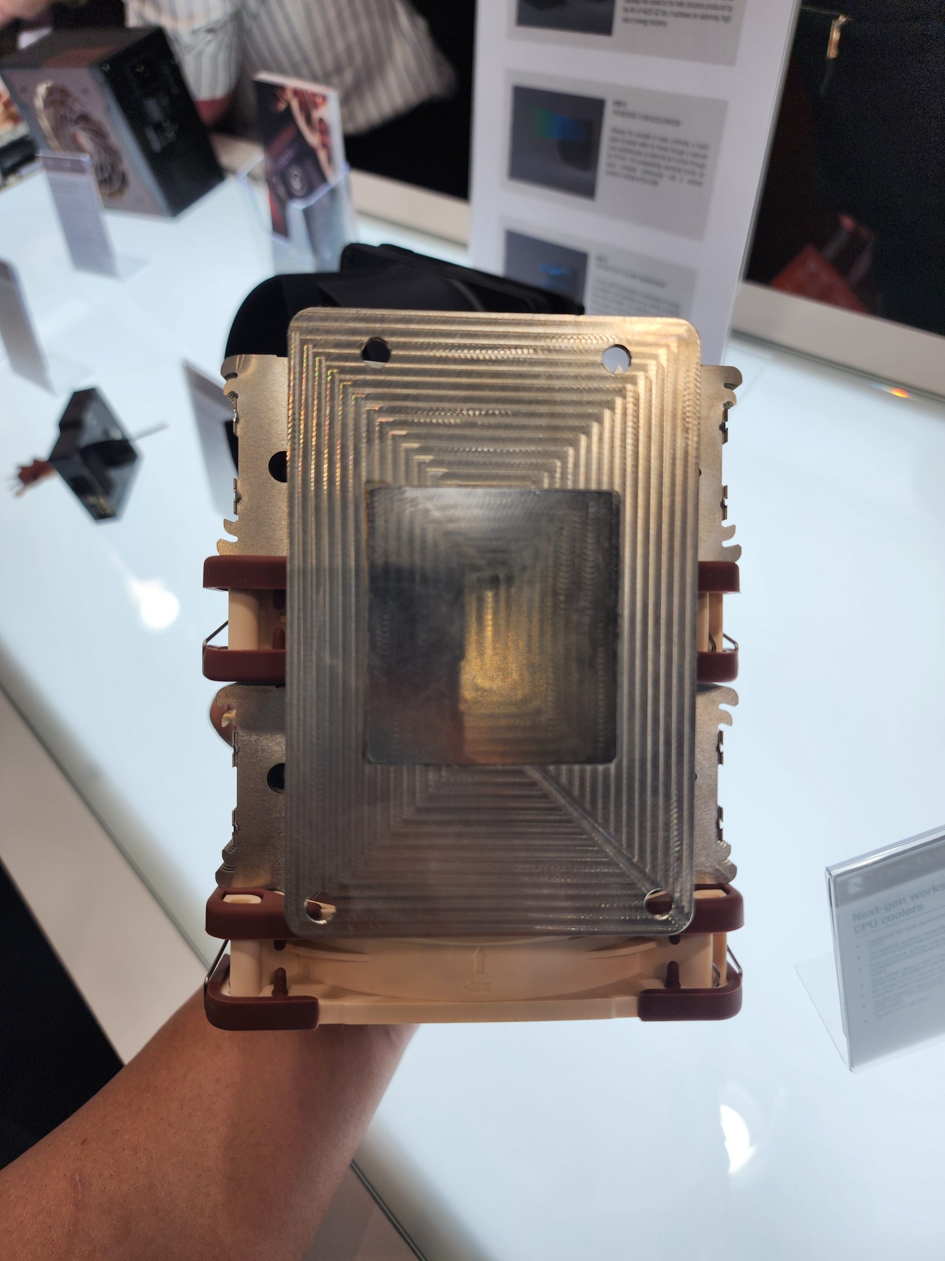 Noctua ламає традиції: перші AIO-водянки від €219, нові радіатори та блоки живлення PRIME TX з OptiGuard 21 Noctua ламає традиції: перші AIO-водянки від €219, нові радіатори та блоки живлення PRIME TX з OptiGuard 21