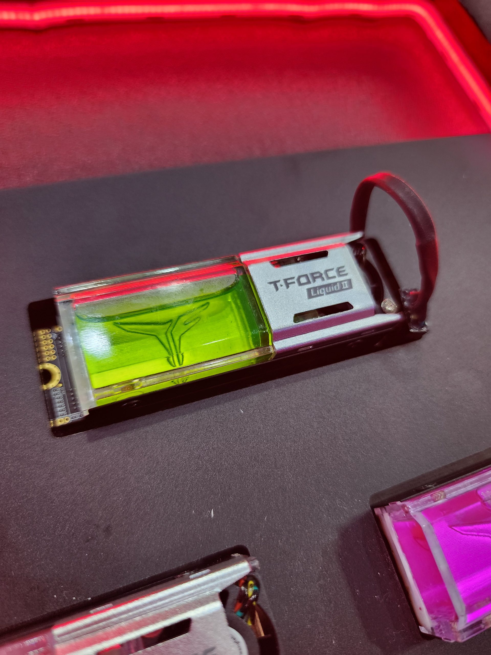 Teamgroup презентує карбонові DDR5 та SSD, дерев'яний дизайн і CUDIMM на 128 ГБ 25 Teamgroup презентує карбонові DDR5 та SSD, дерев'яний дизайн і CUDIMM на 128 ГБ 25