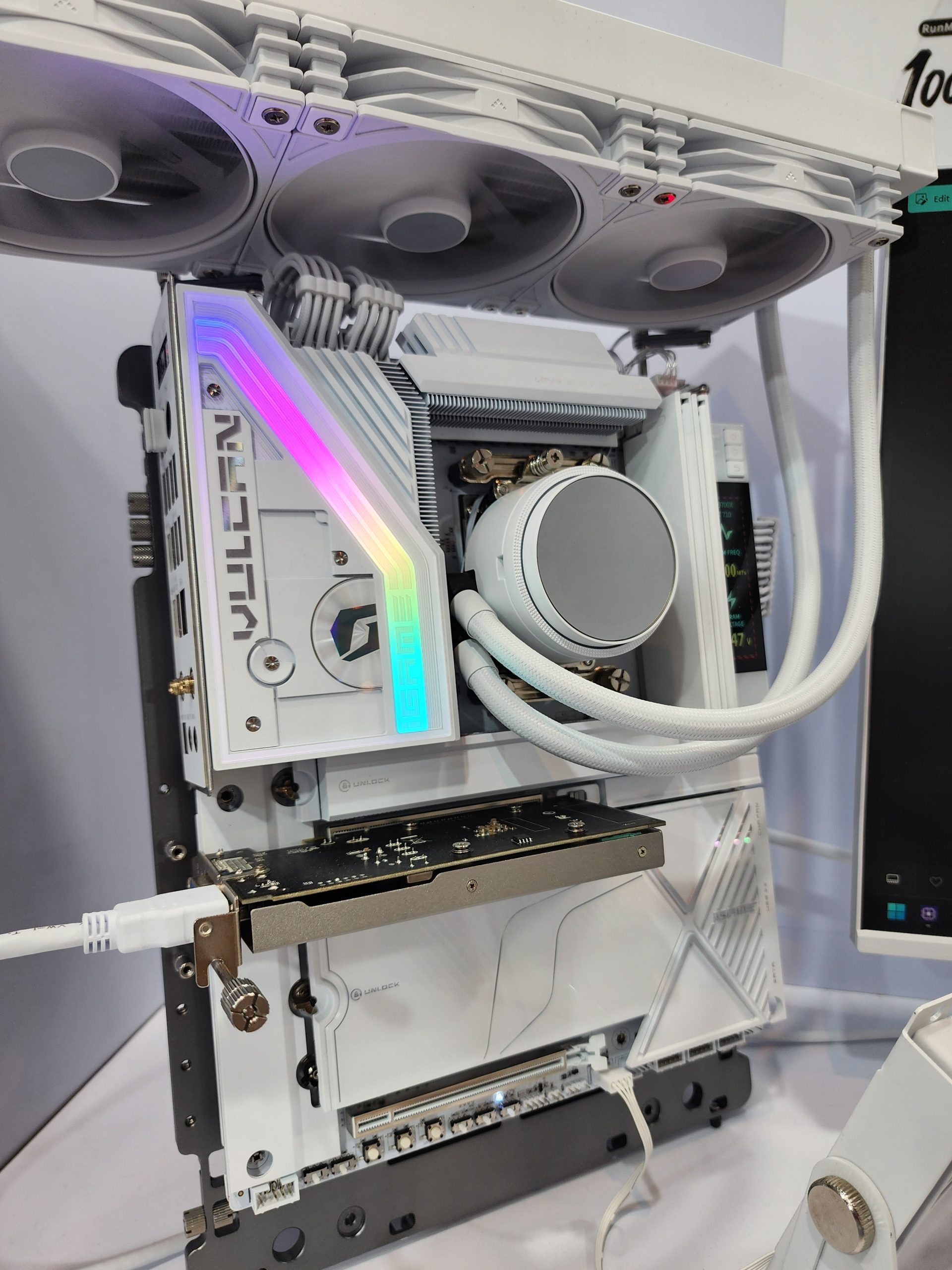 Colorful спростовує чутки про заборону RTX 5090 D v2, презентує Arcanix з двома 16-піновими роз'ємами та плату Vulcan White з заводським розгоном 14 Colorful спростовує чутки про заборону RTX 5090 D v2, презентує Arcanix з двома 16-піновими роз'ємами та плату Vulcan White з заводським розгоном 14